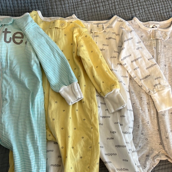 Gender Neutral Zippered onesies - Picture 2 of 2